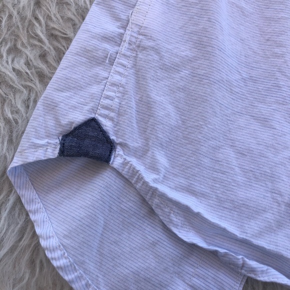 {preloved} White&Blue GAP  Pinstriped Button Down - Picture 4 of 4